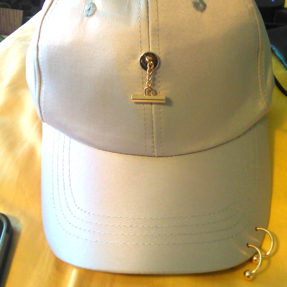 BNWT LADIES/ GIRLS GRAY SATINY HAT W/ GOLD HARDWARE ( FLAW, MISSING A BALL)